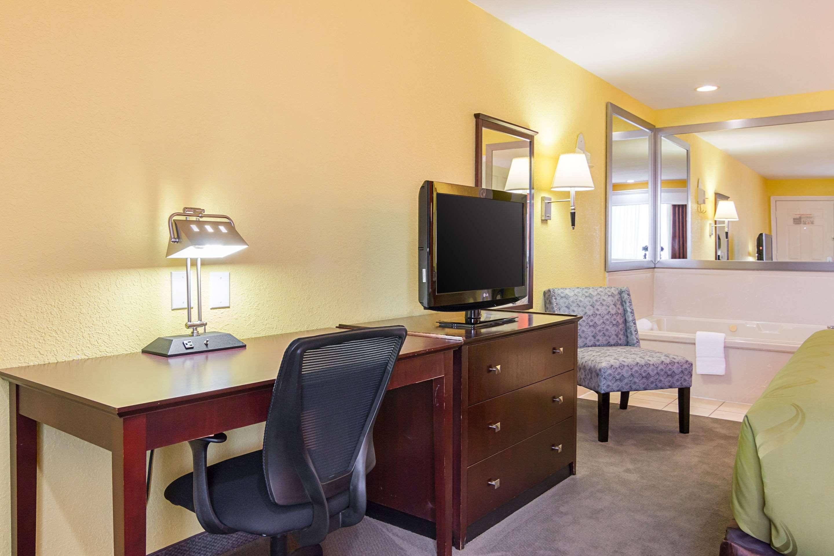 Quality Inn Carthage Bagian luar foto