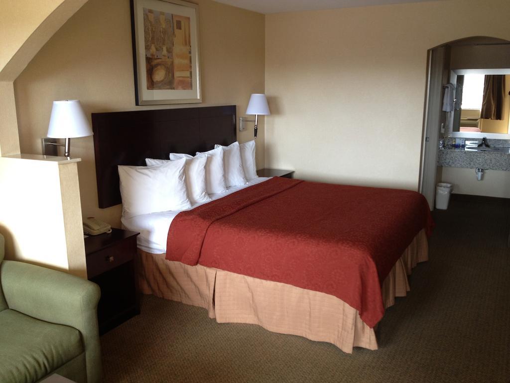 Quality Inn Carthage Ruang foto